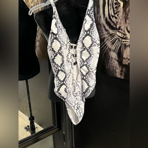 🖤🖤EUC-WHITE AND BLACK SNAKESKIN ONE PIECE BATHING SUIT SZ XL🖤🖤 - Picture 10 of 11